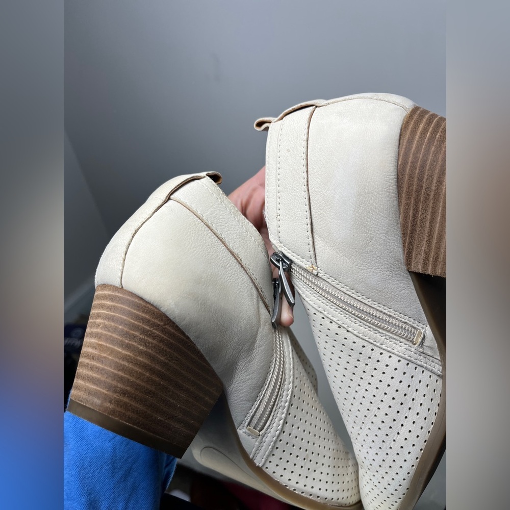 Franco Sarto Garfield Perforated Western Leather Bootie Sz 8.5 - Picture 6 of 11